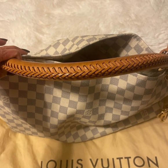 Louis Vuitton Artsy MM bag. Barely used!! - Picture 4 of 17